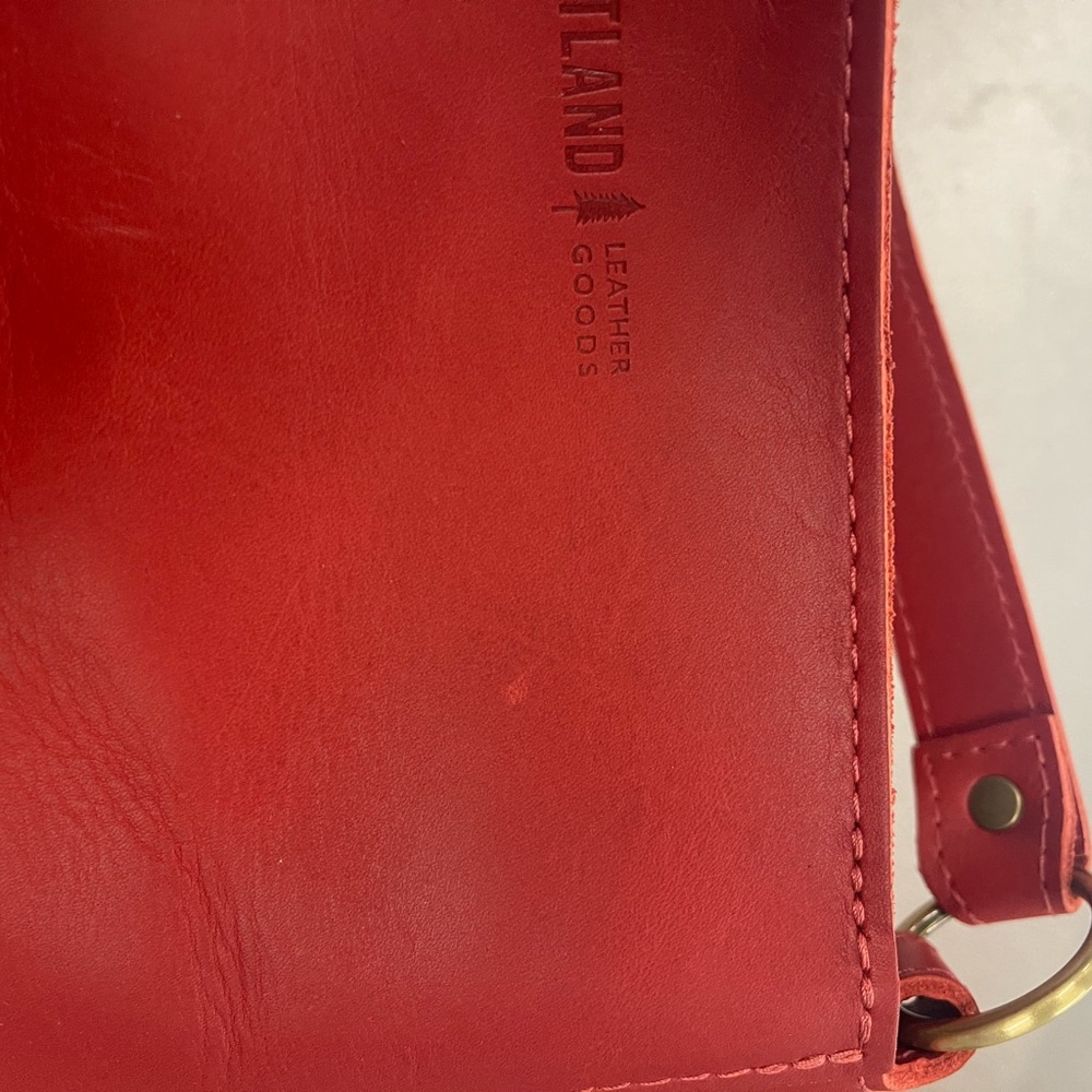 New  Portland Leather Goods Ruby Leather Triangle Shoulder Bag - Picture 7 of 9